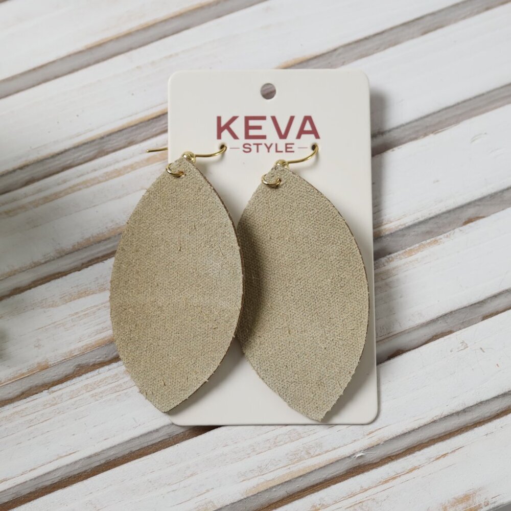 🆕 Keva Style Point on Cream Leather and Gold Earrings - Picture 5 of 6
